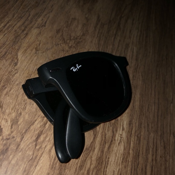 Ray•Ban Wayfarer Folding Classic (Gently Used) - Picture 2 of 3